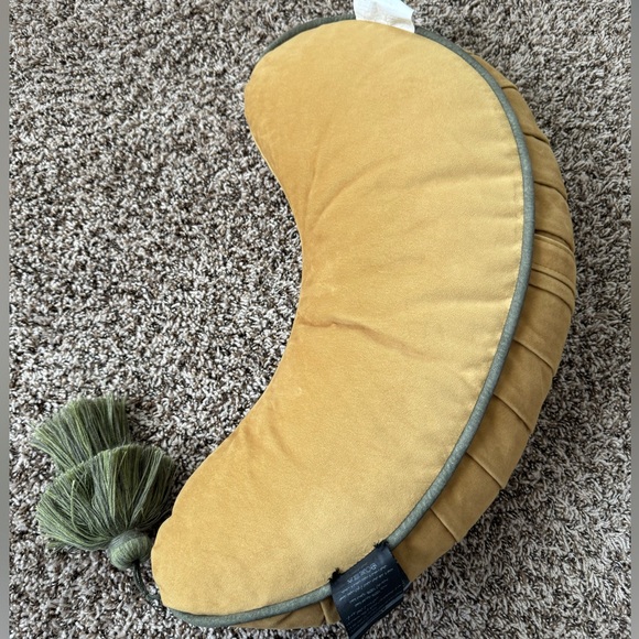 DOCKATOT taseel crescent pillow - Picture 1 of 5
